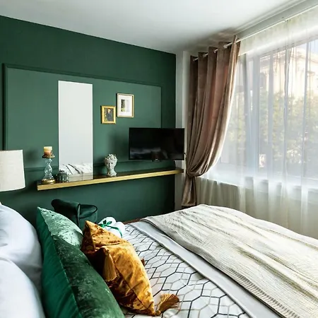 Emerald Rhapsody Apartment *