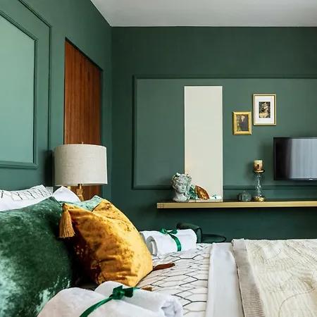 Emerald Rhapsody Apartment Bucharest